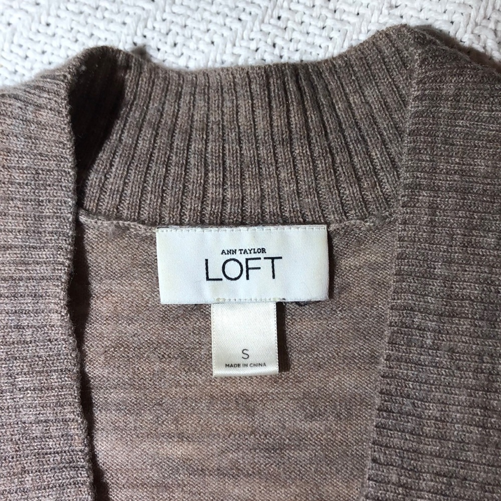 🛍 DONATED LOFT | Long Sleeve Cardigan with Buttons - Picture 2 of 6